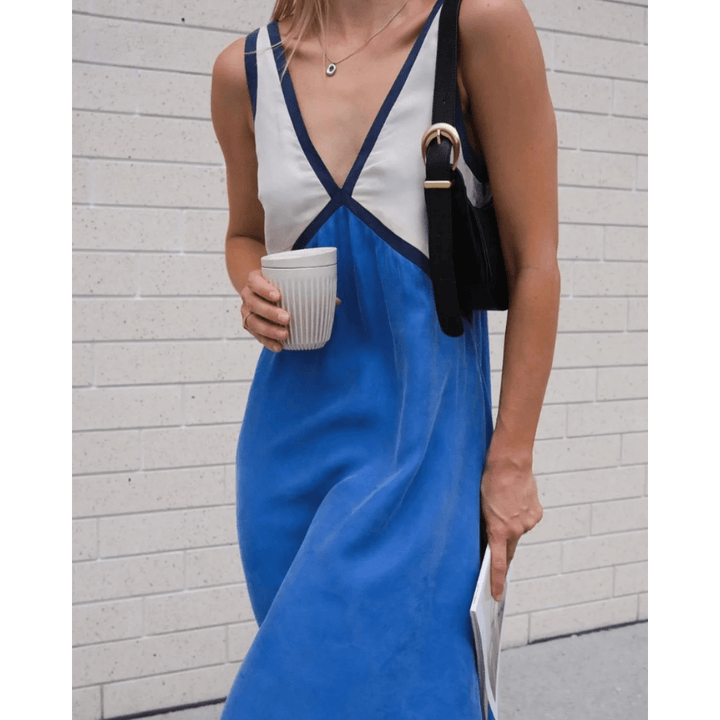 RENATA | Elegant V-Neck Dress for Any Occasion
